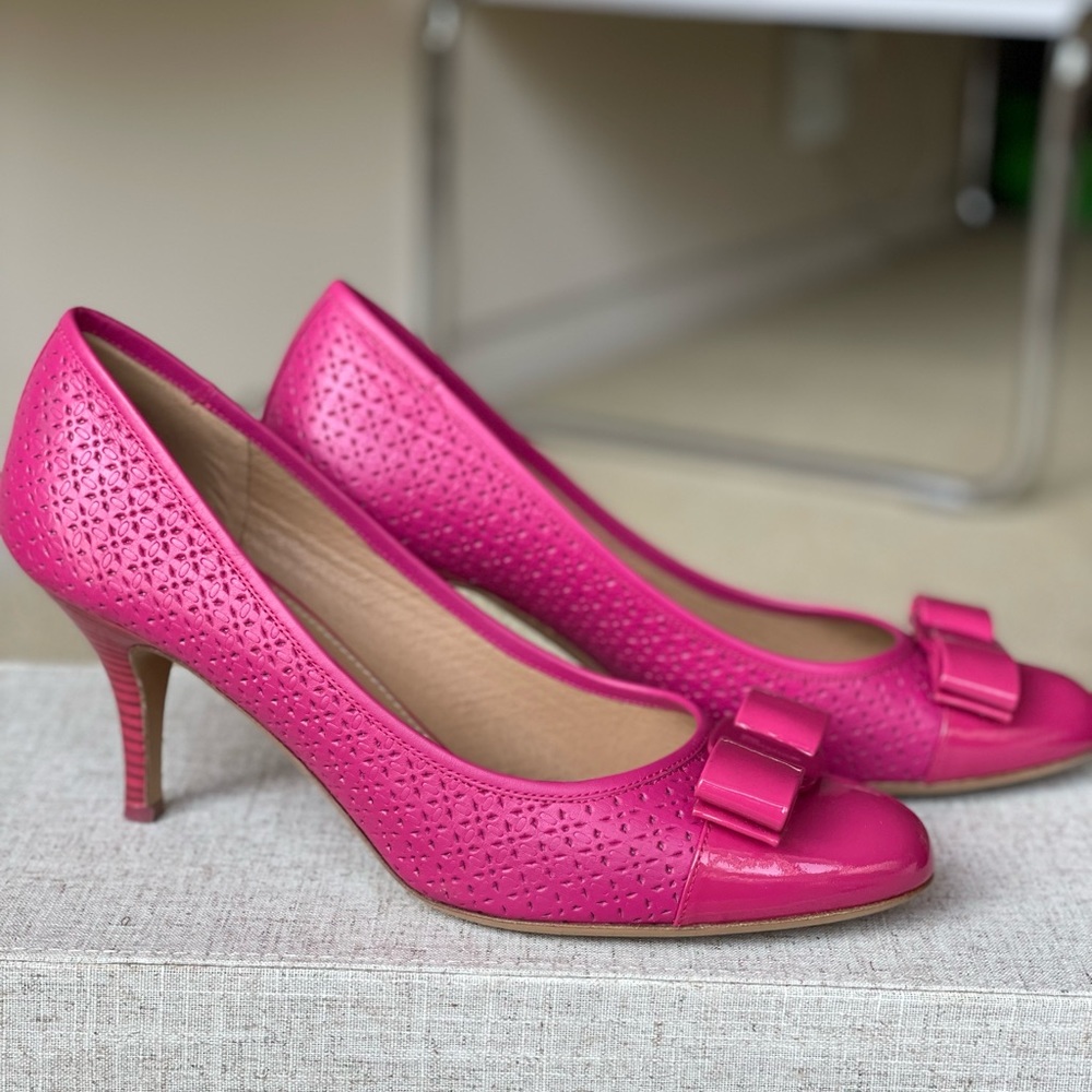 SOLD RARE FIND! Salvatore Ferragamo Bow Pumps 8.5 US